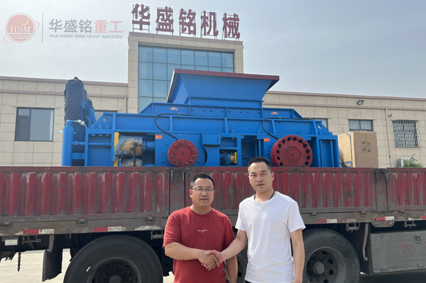 華盛(sheng)銘(ming)液壓對輥製(zhi)砂機(ji)