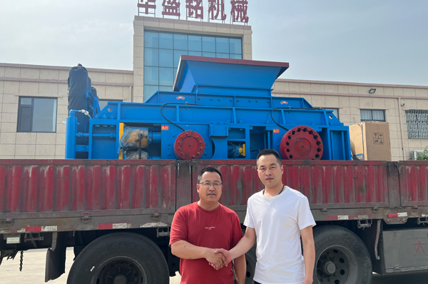 河(he)南客(ke)戶試機(ji)后(hou)決(jue)定投(tou)産液(ye)壓(ya)對輥(gun)機