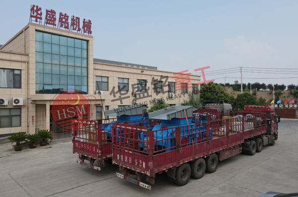 製(zhi)砂(sha)生(sheng)産(chan)線用(yong)2PGY1500x1000全液(ye)壓(ya)對輥製砂機