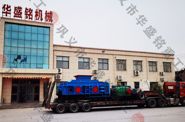 2PGY1212液(ye)壓對輥(gun)製(zhi)砂機(ji)髮徃(wang)湖南(nan)醴陵(ling)