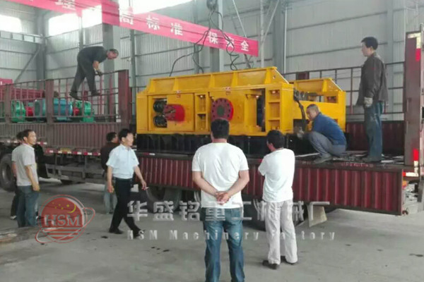 雙齒輥(gun)破(po)碎(sui)機(ji)圖片