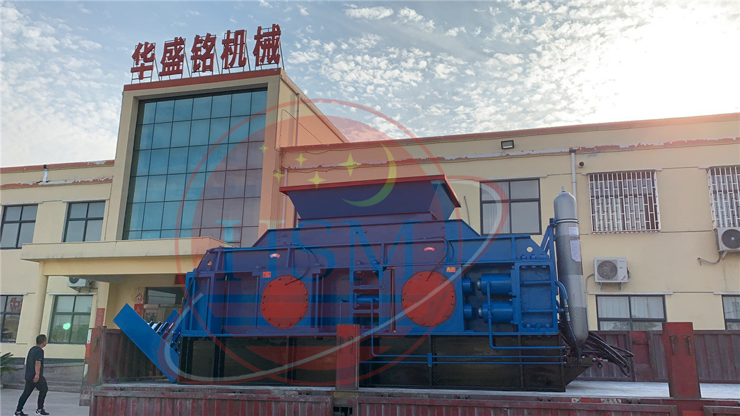 對輥(gun)式(shi)破碎機(ji)圖片