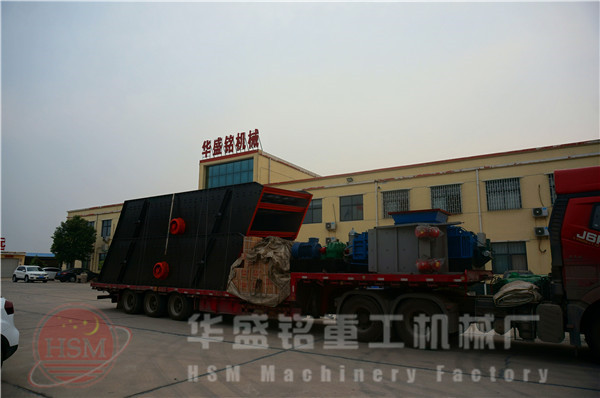 對(dui)輥破碎機(ji)髮(fa)貨(huo)圖片(pian)